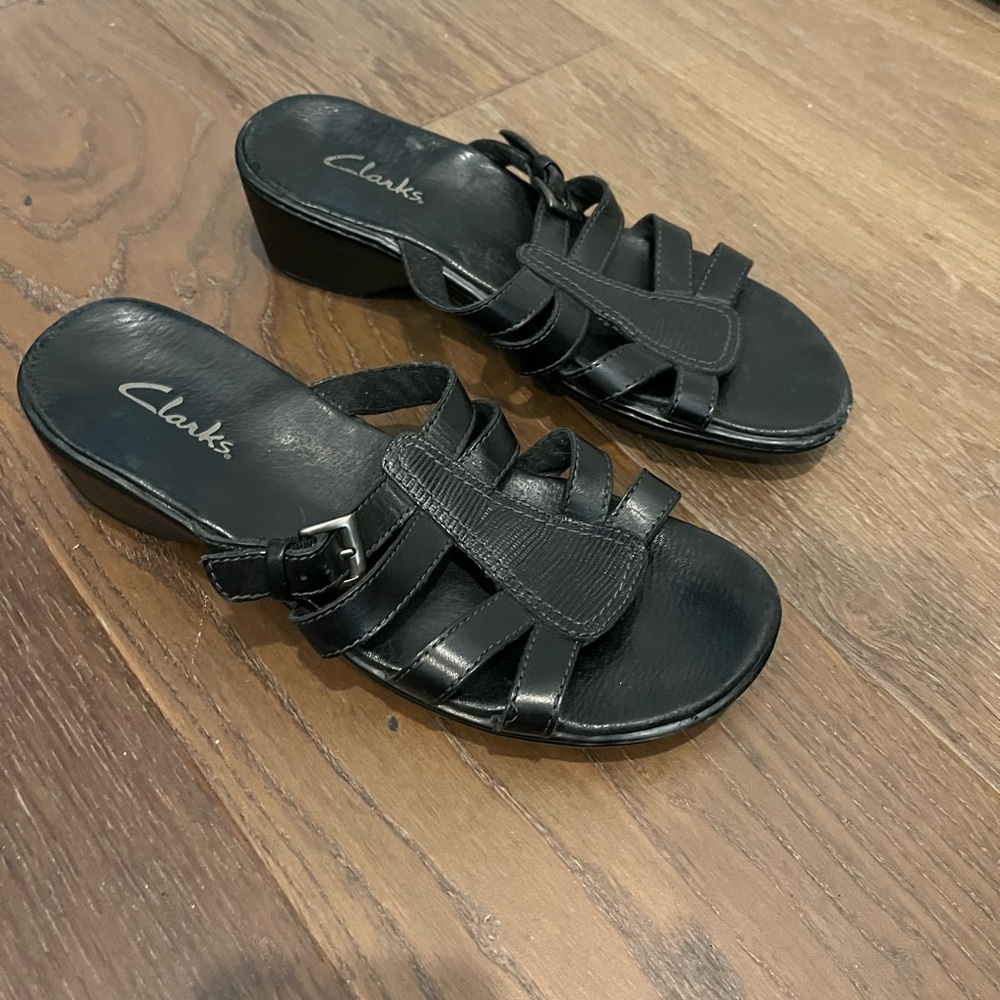 Clarks Slip on Black Leather Sandals Molded Heel wedge Size 8W